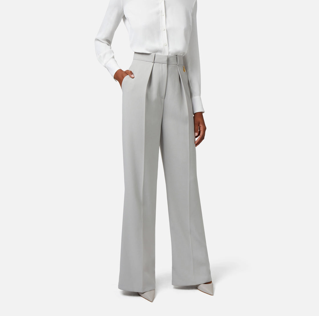 Straight trousers in woven crêpe fabric with darts